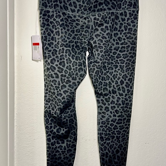 NWT Dry Fit Nike Women’s Training Pants SZ L - Picture 7 of 11